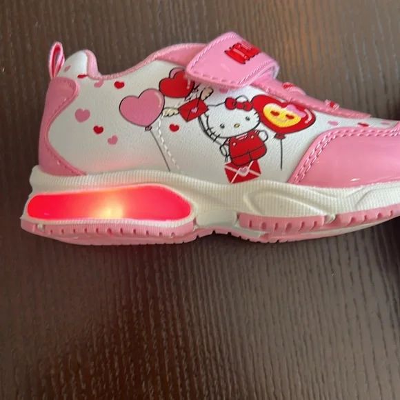 Toddler Girls Hello Kitty Sanrio Light Up Tennis Shoes Sneakers!